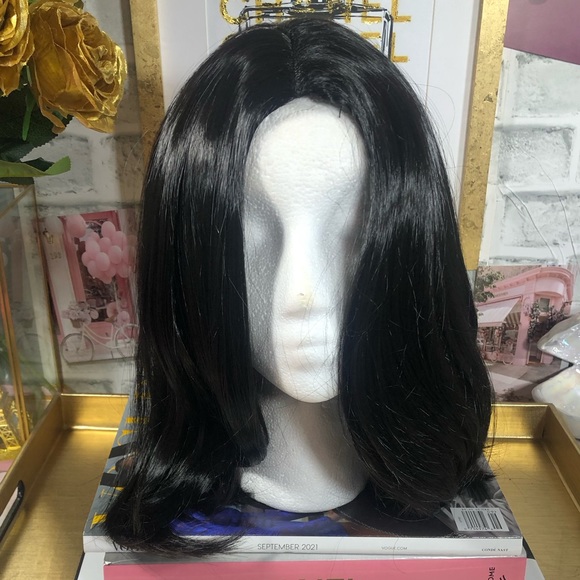 Black Shoulder Length Straight Wig - Picture 5 of 8